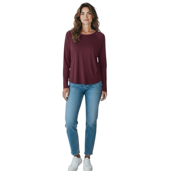 Vince Sweaters - VINCE woman's size medium M Made in USA soft stretch long sleeve classic top
